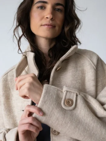 Alternative view of Abrigo de cuello alto beige de pura lana