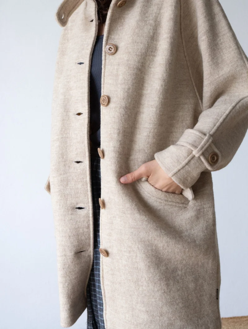Abrigo de cuello alto beige de pura lana - Imagen 3
