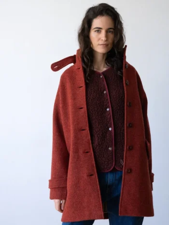 Abrigo cuello alto rojo de pura lana