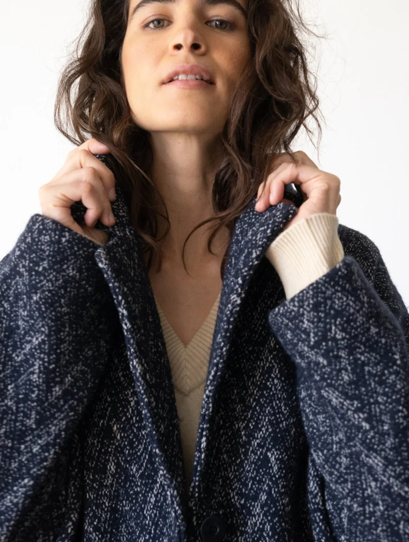 Abrigo oversized azul de lana y algodón orgánico - Imagen 2
