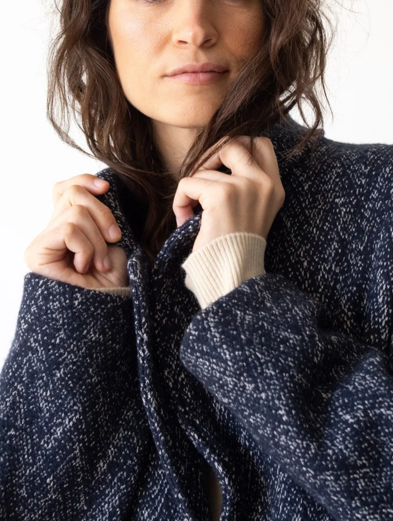 Abrigo oversized azul de lana y algodón orgánico - Imagen 4