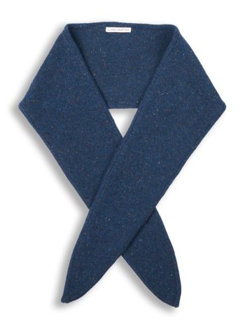 Alternative view of Bufanda triangular de 100% lana orgánica