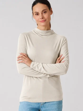 Camiseta beige con cuello drapeado de manga larga