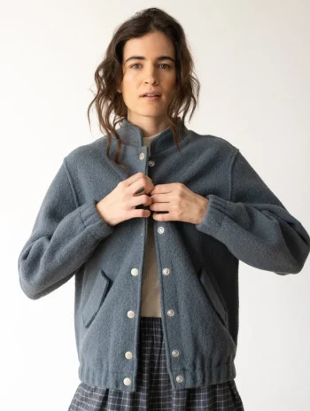 Chaqueta bomber azul jade de lana virgen