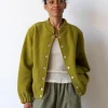 Chaqueta bomber verde pistacho de lana virgen