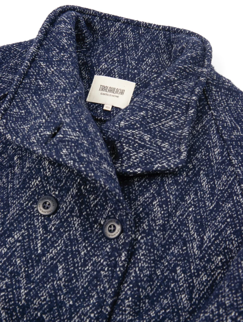 Chaqueta corta cruzada azul de lana y algodón orgánico - Imagen 7